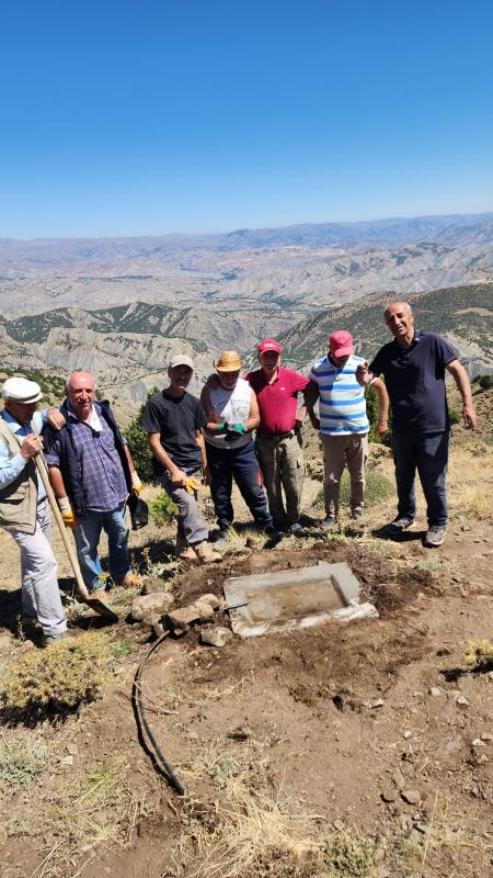 DERNEĞİMİZCE ÇENGELLİ'DE YABAN HAYVANLARI VE KUŞLAR İÇİN SU YALAKLARI YAPTIRILDI
